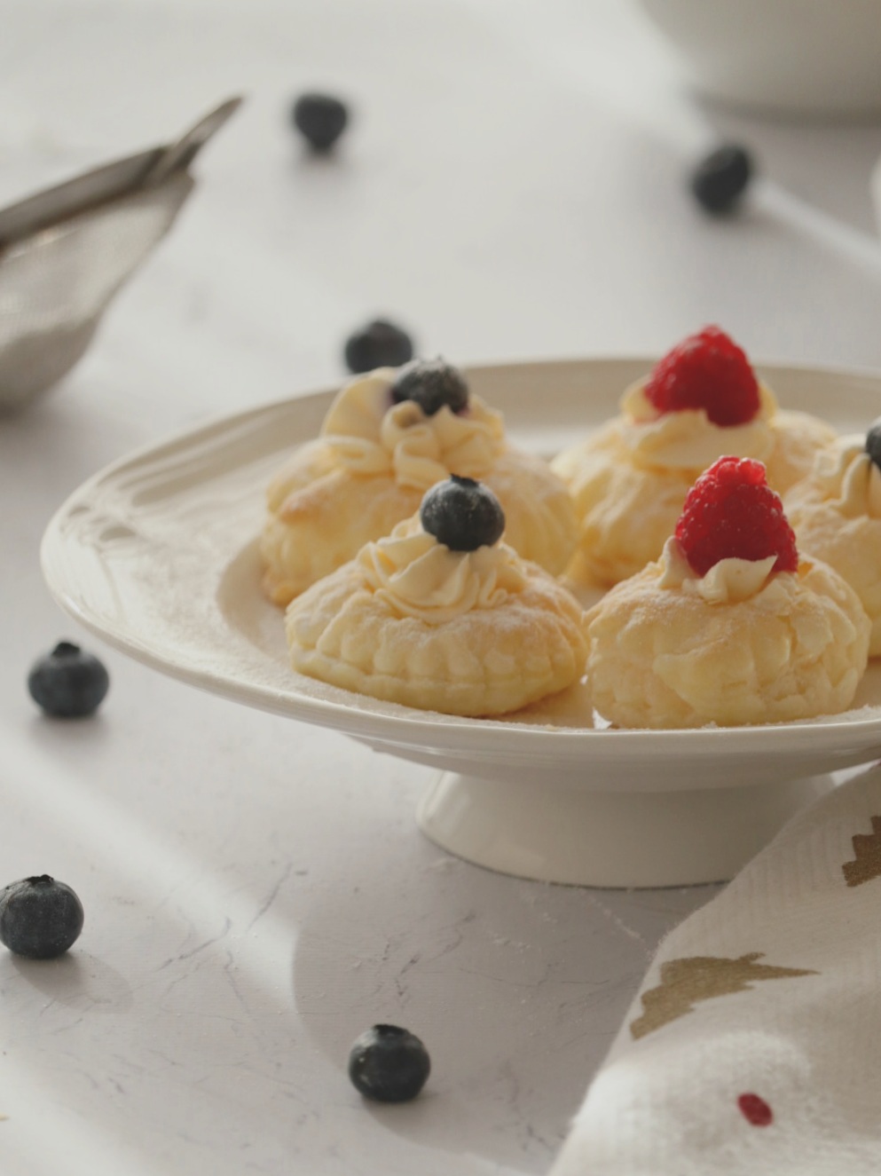 LISNATE KOŠARICE S KREMOM I VOĆEM (VIDEO)