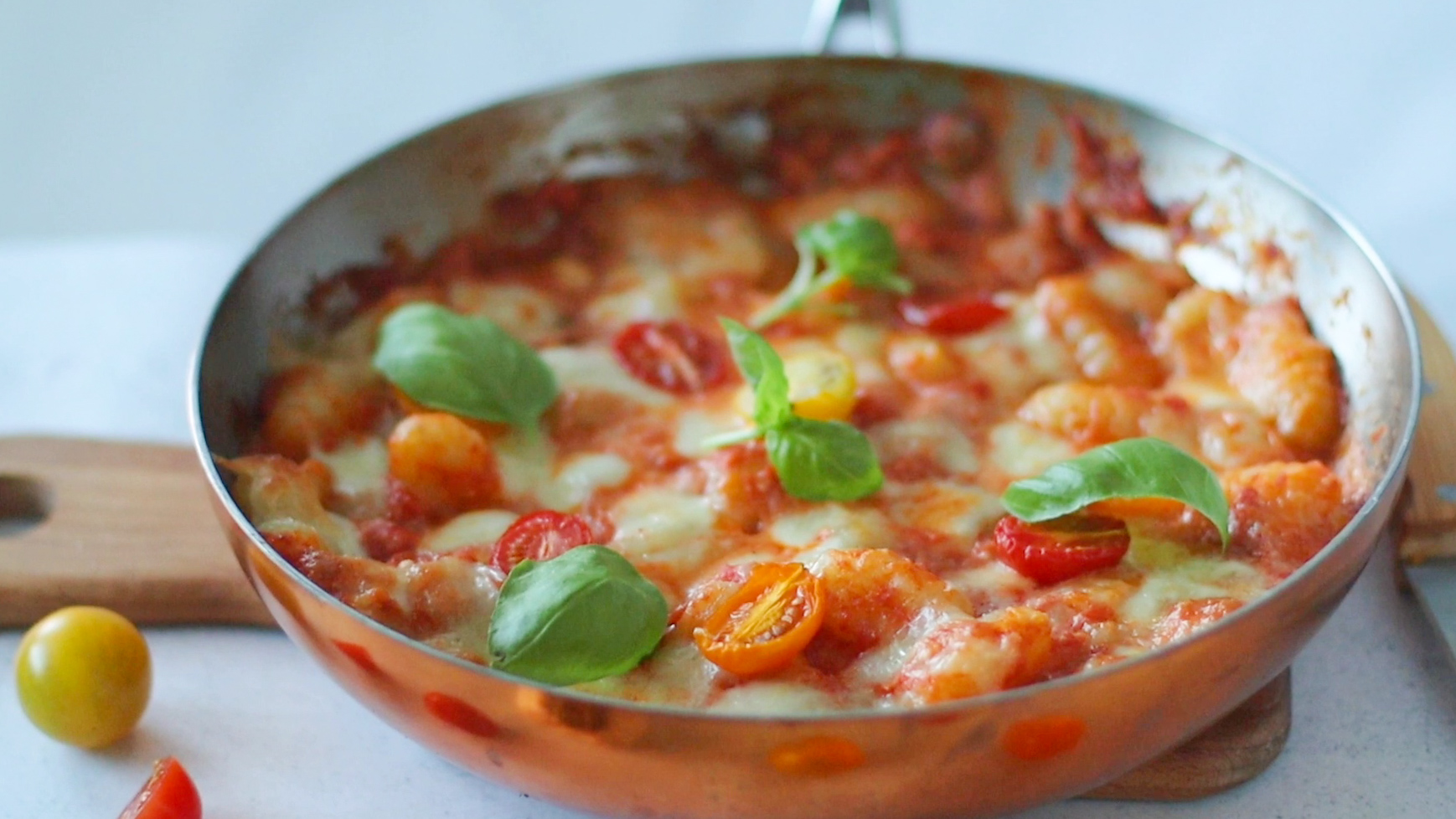 ZAPEČENI NJOKI SA ŠALŠOM I MOZZARELLOM (VIDEO)