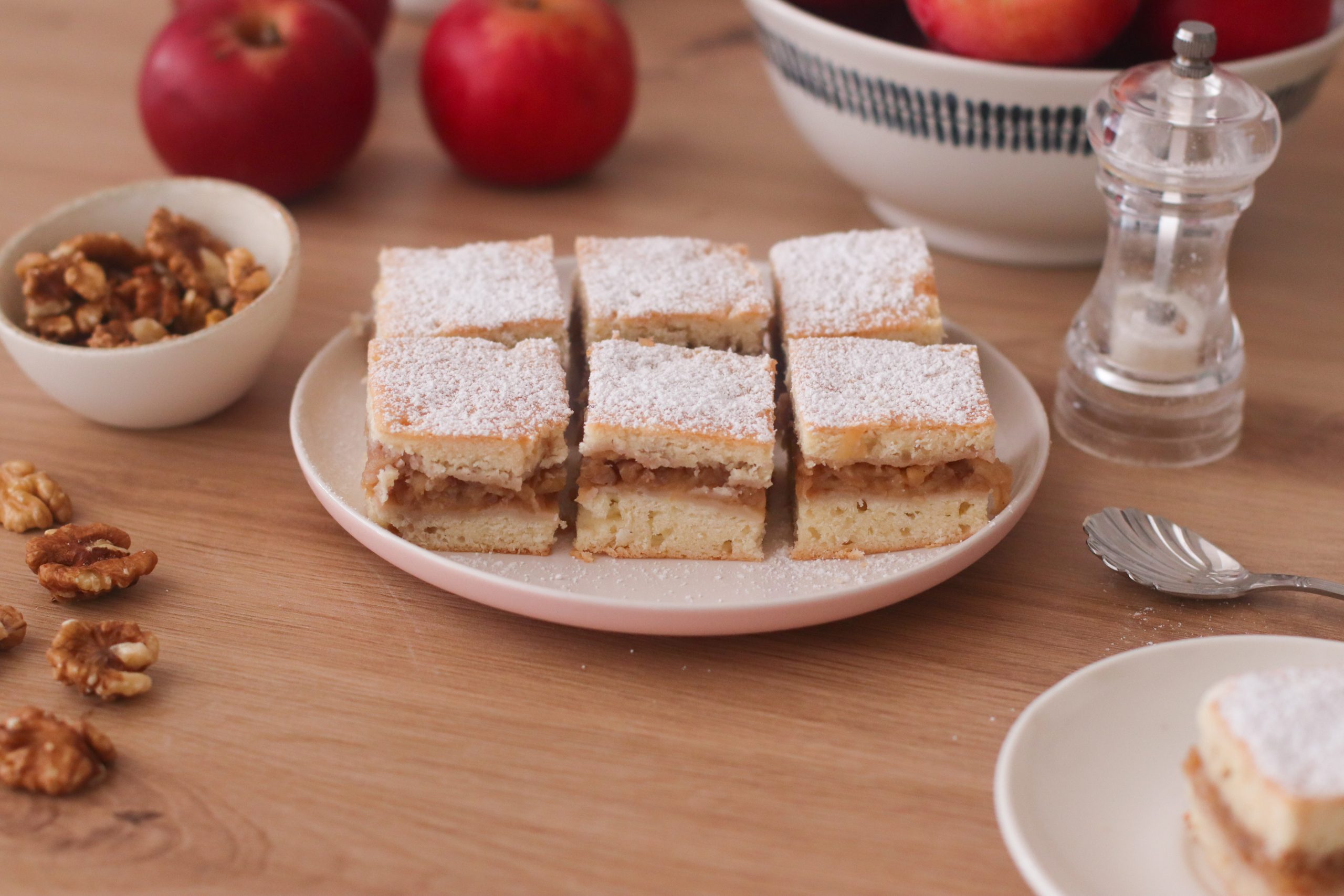 PITA S JABUKAMA (VIDEO)