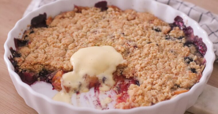 CRUMBLE S BRESKVAMA, BOROVNICAMA I ŠLJIVAMA (VIDEO)